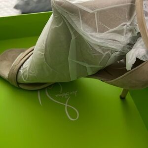 Only used twice heels !